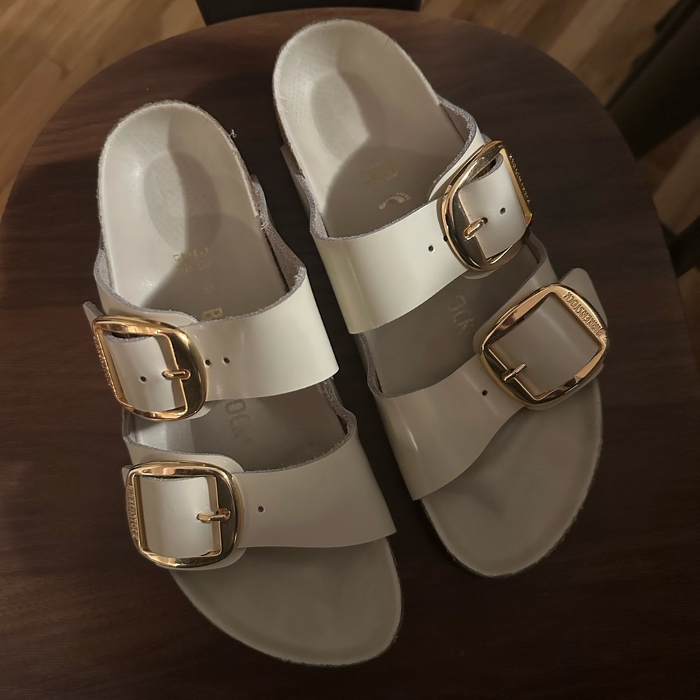Arizona Big Buckle
Natural Leather Patent - High Shine Ecru - Picture 2 of 4